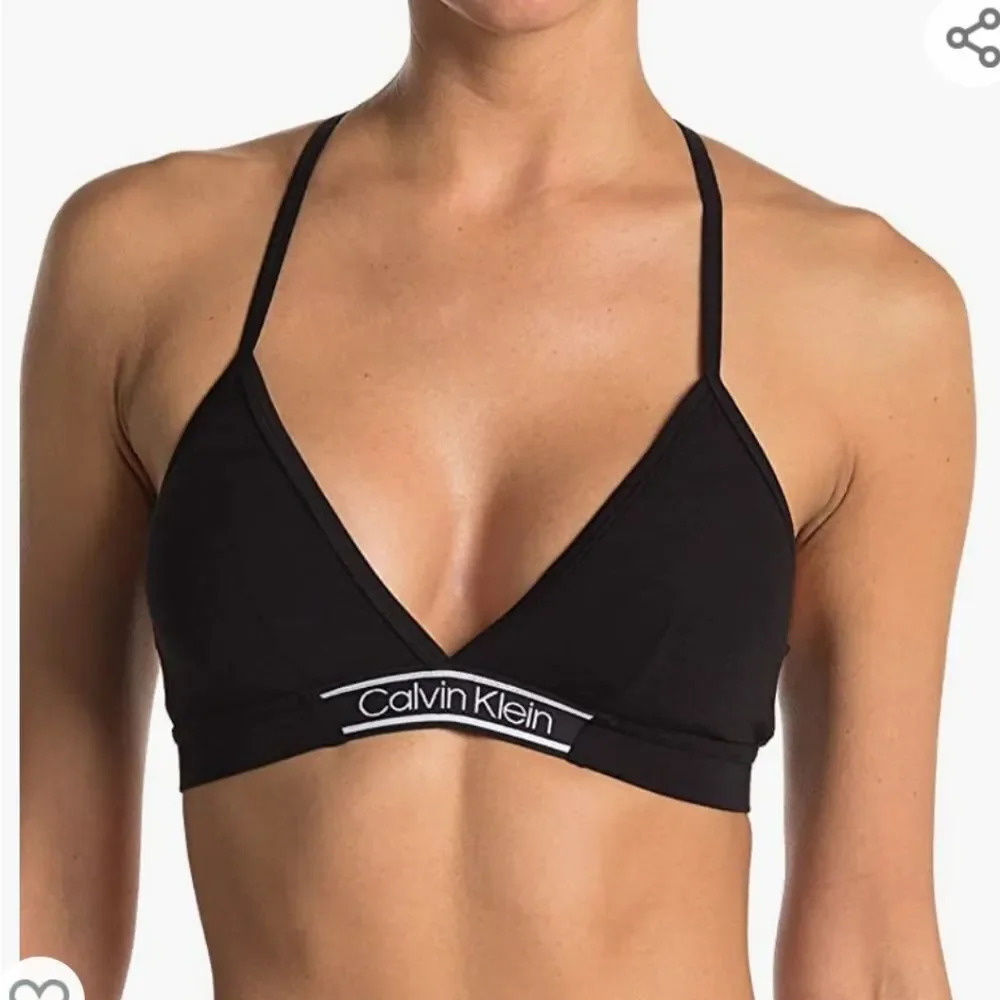 Calvin Klein Women`s The Ultimate Comfort Lightly Lined V Neck Racerback Bralett